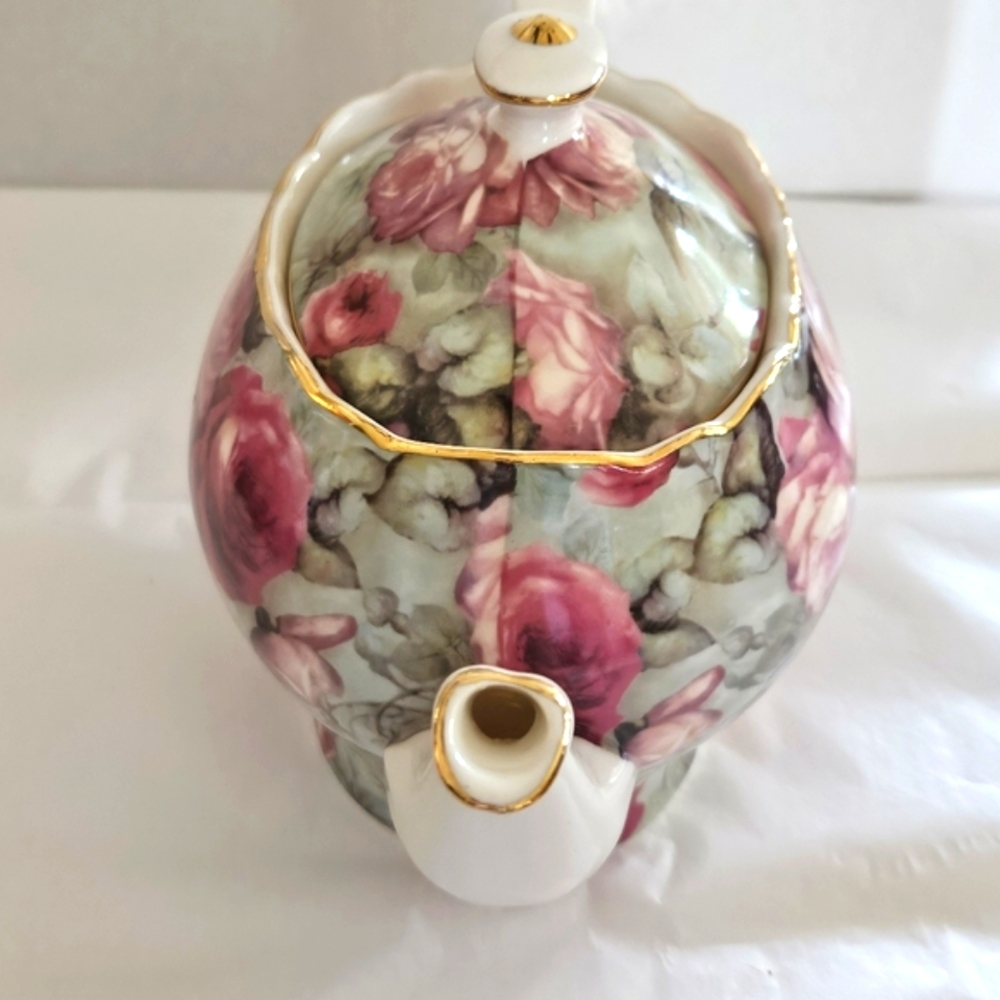 Wow - Roses! Grace's Teaware Teapot - Picture 9 of 15